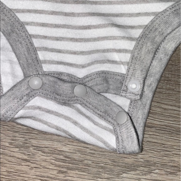 Lamaze Organic Long Sleeve Onesie Bundle 6 Months Gray Bears - Picture 10 of 14